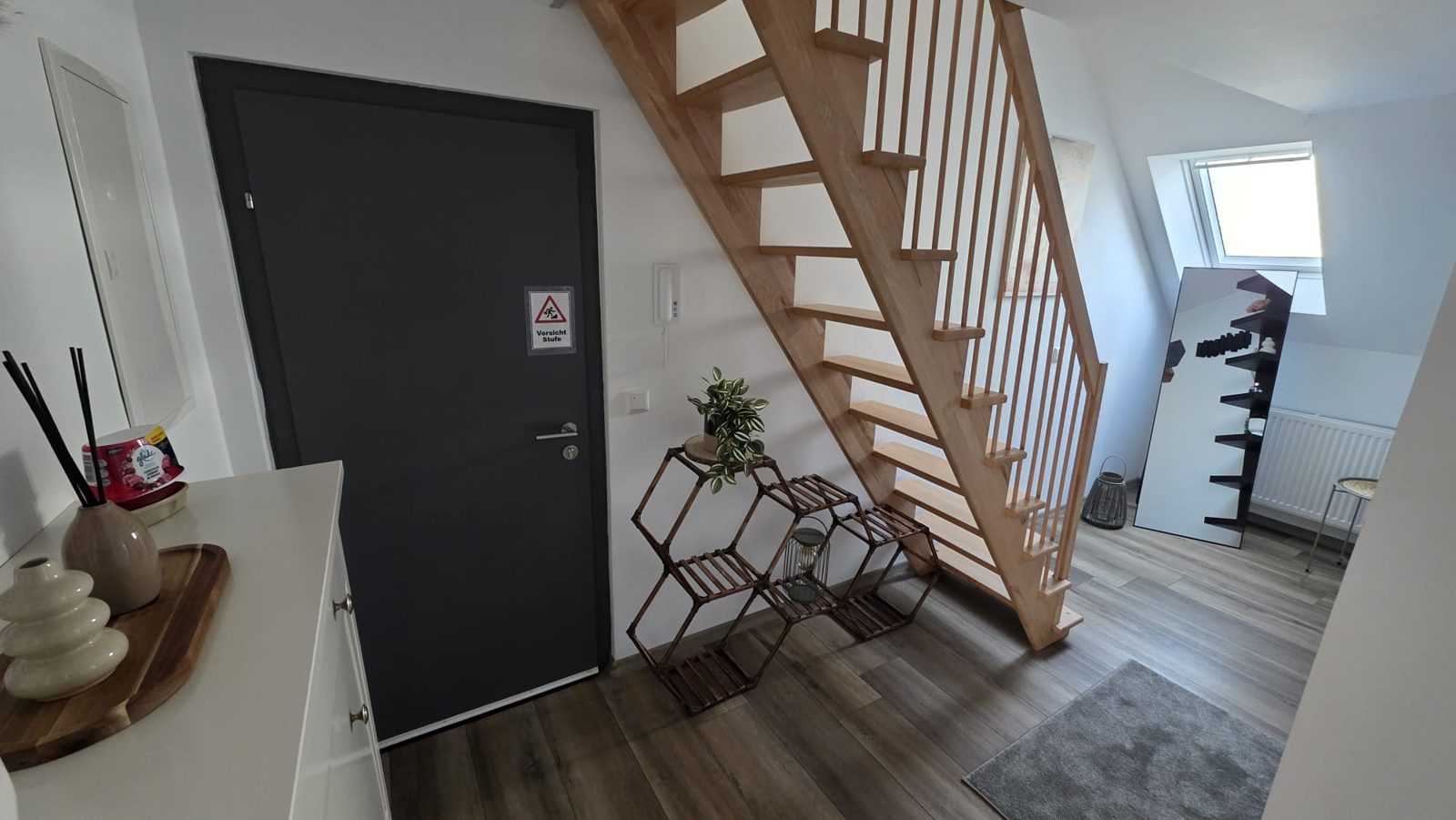 Flur mit Treppe