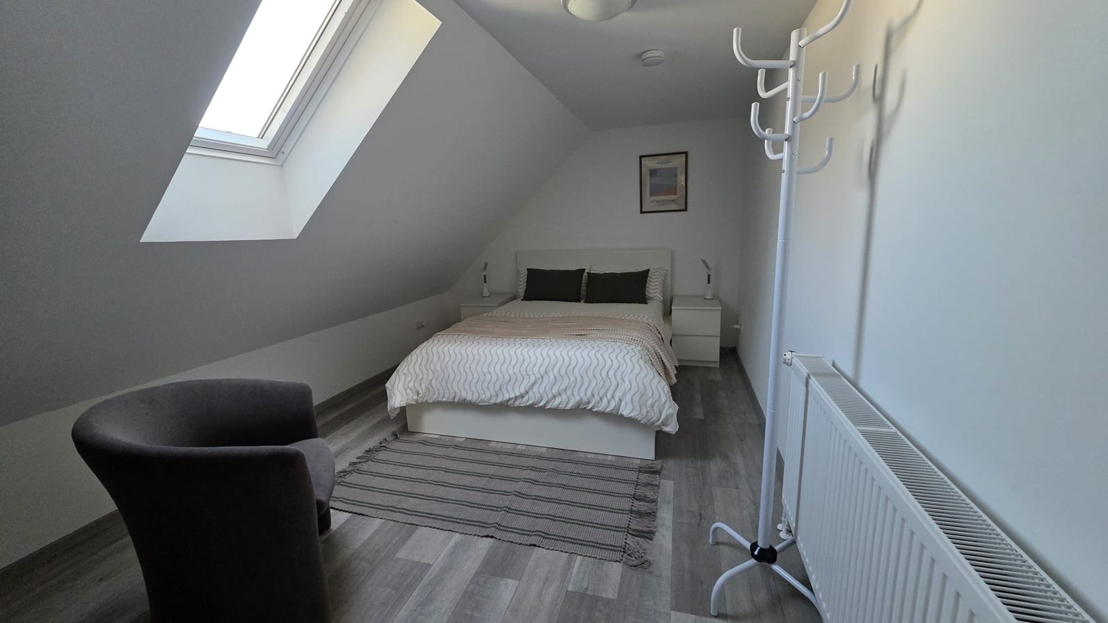 Schlafzimmer mit Dachschräge